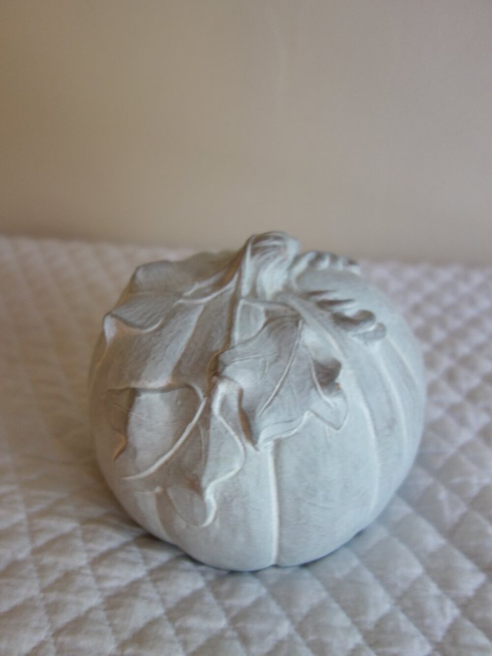 Vntg 1999 ISABEL BLOOM Greenish Hue Concrete Art Sculpture Pumpkin – Fall / Autu